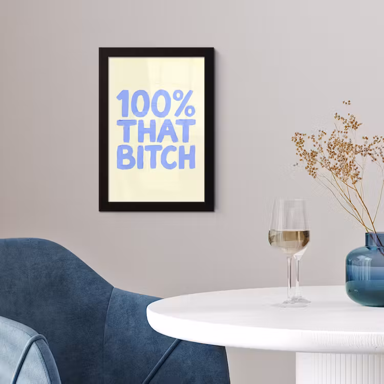 100% that bitch - Blauw - Wit fotolijst zwart zonder passe partout klein -sfeer4