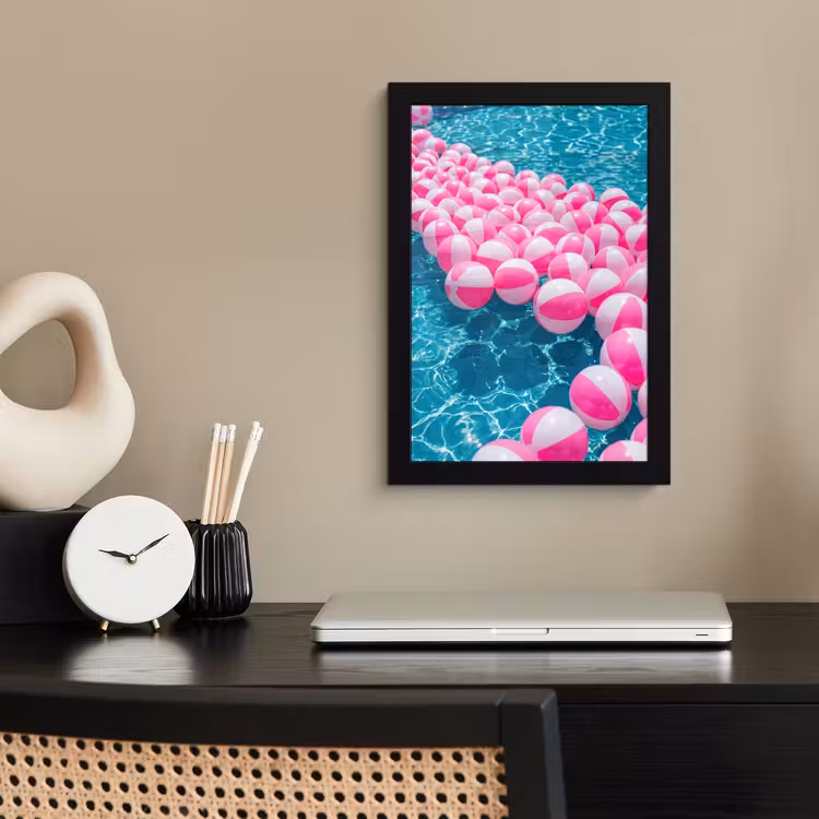 Strandballen - Roze - Water fotolijst zwart zonder passe partout klein -sfeer1