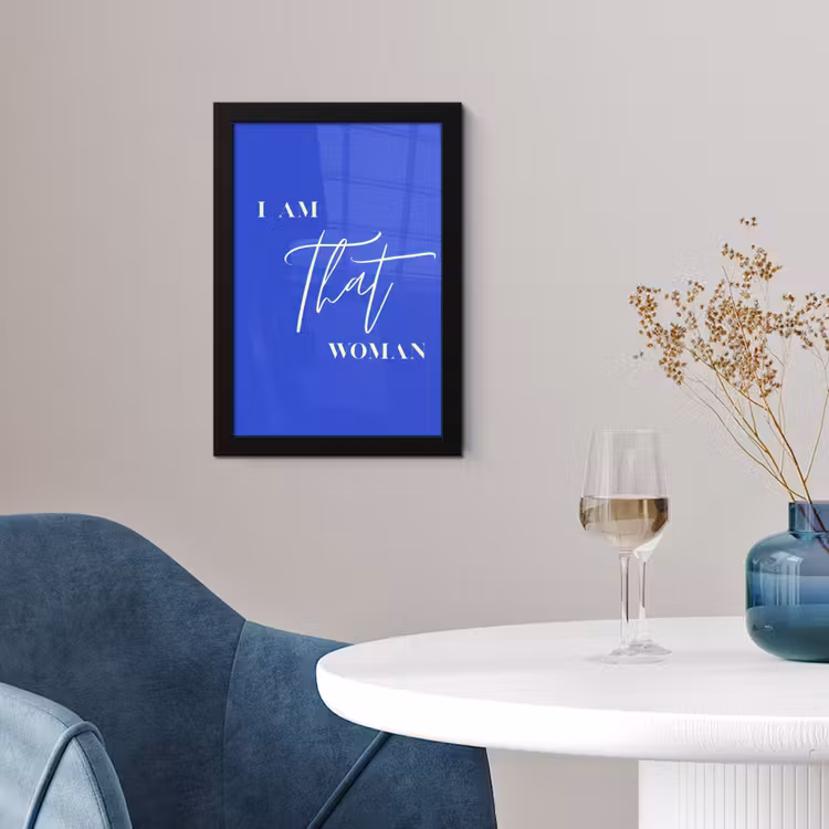 Blauw - I am that woman - Sierlijk - Minimalistisch fotolijst zwart zonder passe partout klein -sfeer4