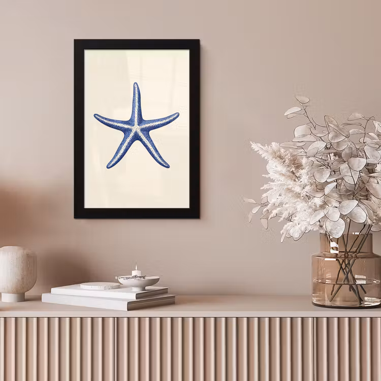 Blauwe zeester - Minimalistisch - Beige fotolijst zwart zonder passe partout klein -sfeer5