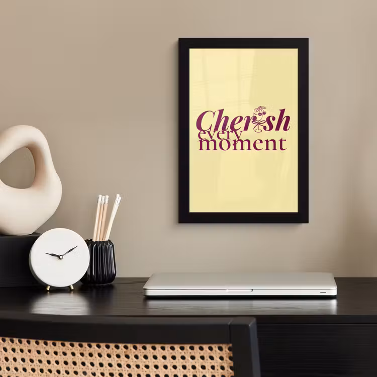 Cherish every moment - Cocktailglas - Geel fotolijst zwart zonder passe partout klein -sfeer1