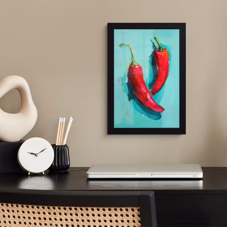 Chilipepers - Geverfd - Rood fotolijst zwart zonder passe partout klein -sfeer1