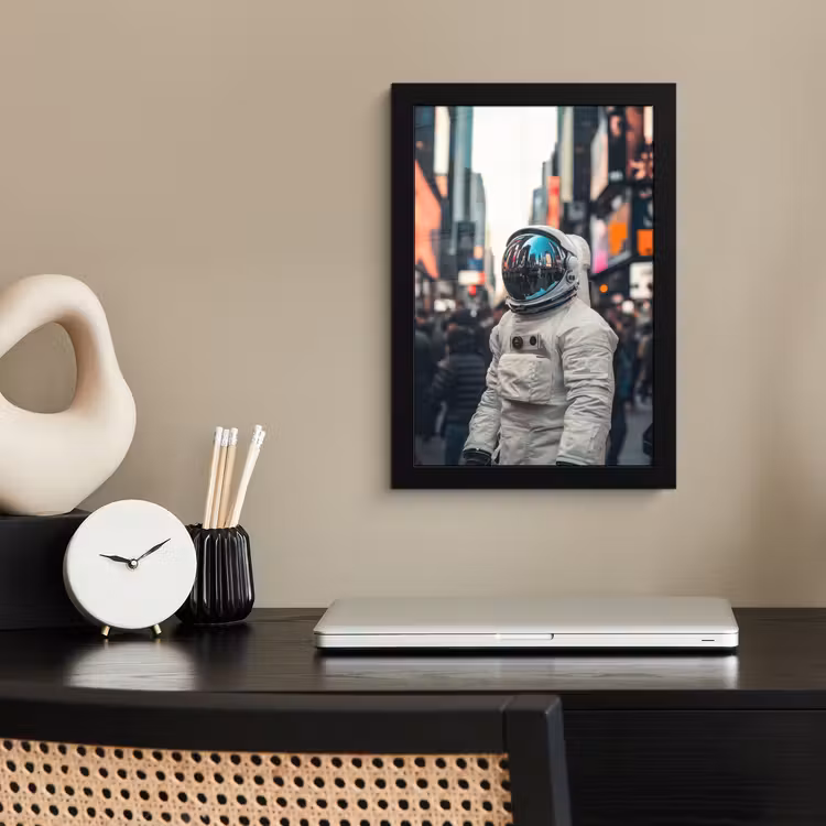 Stad - Mensen - Astronaut - Wit fotolijst zwart zonder passe partout klein -sfeer1