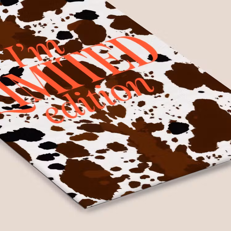 Koeienprint - Limited edition - Rood fotolijst zwart zonder passe partout klein -zsfeer6
