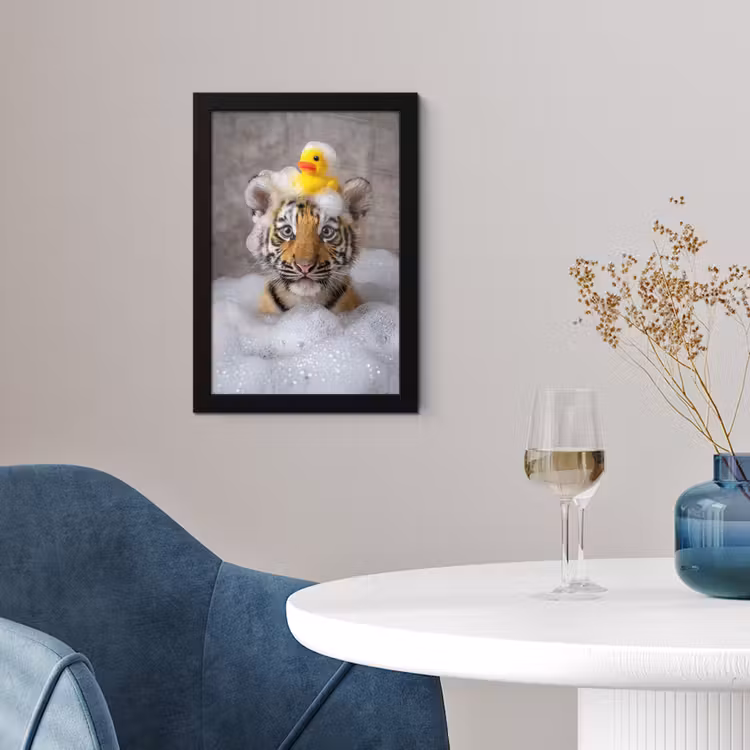Welpje - Bad - Geel fotolijst zwart zonder passe partout klein -sfeer4