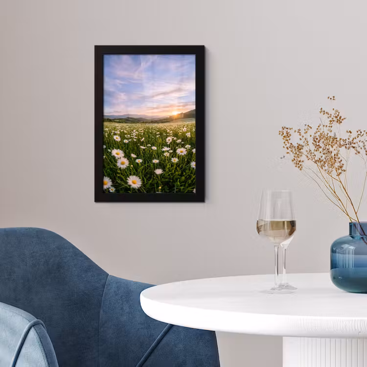 Madelief - Veld - Heuvels - Groen fotolijst zwart zonder passe partout klein -sfeer4