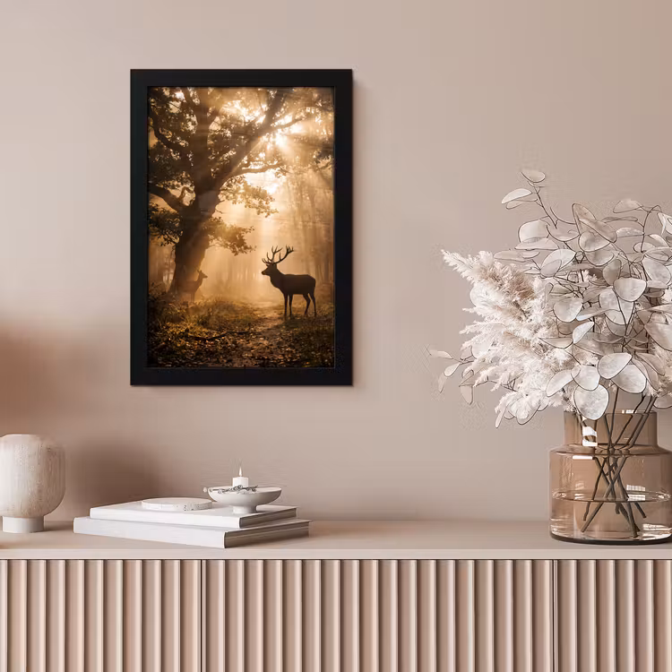 Hert - Bos - Mistig - Natuur - Goud fotolijst zwart zonder passe partout klein -sfeer5