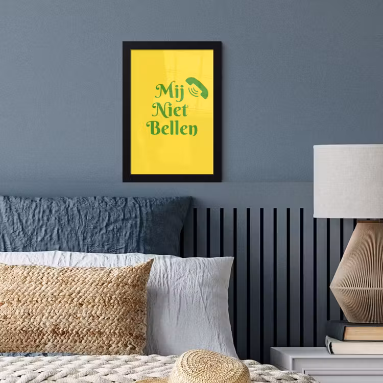 Mij niet bellen - Telefoon - Geel fotolijst zwart zonder passe partout klein -sfeer3