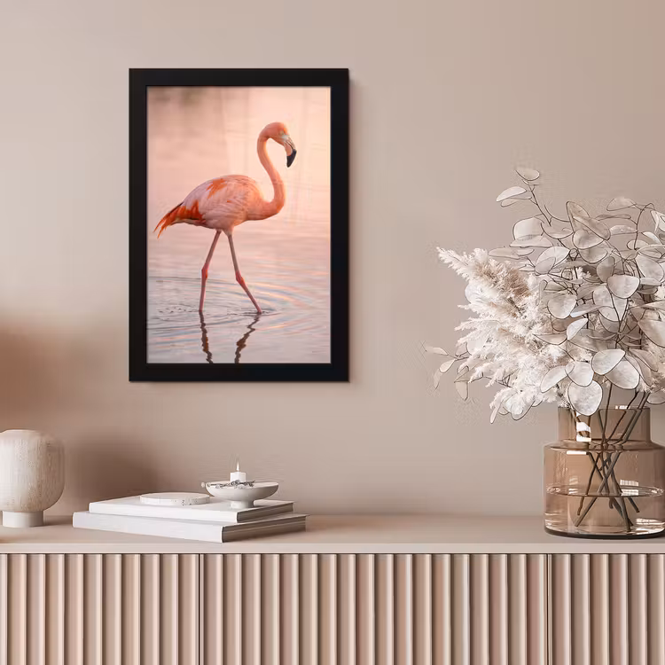 Flamingo - Water - Roze fotolijst zwart zonder passe partout klein -sfeer5