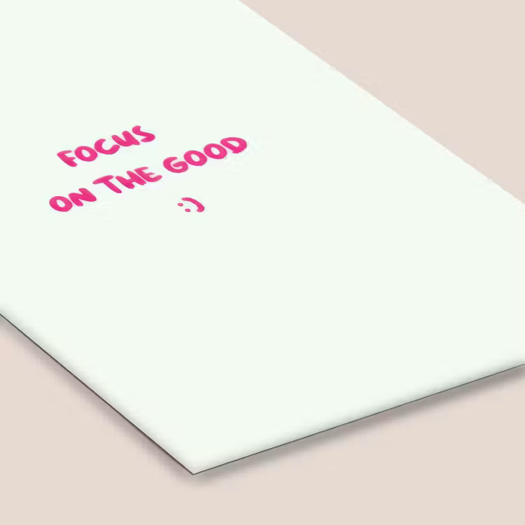 Focus - Beige - Roze - Smiley fotolijst zwart zonder passe partout klein -zsfeer6