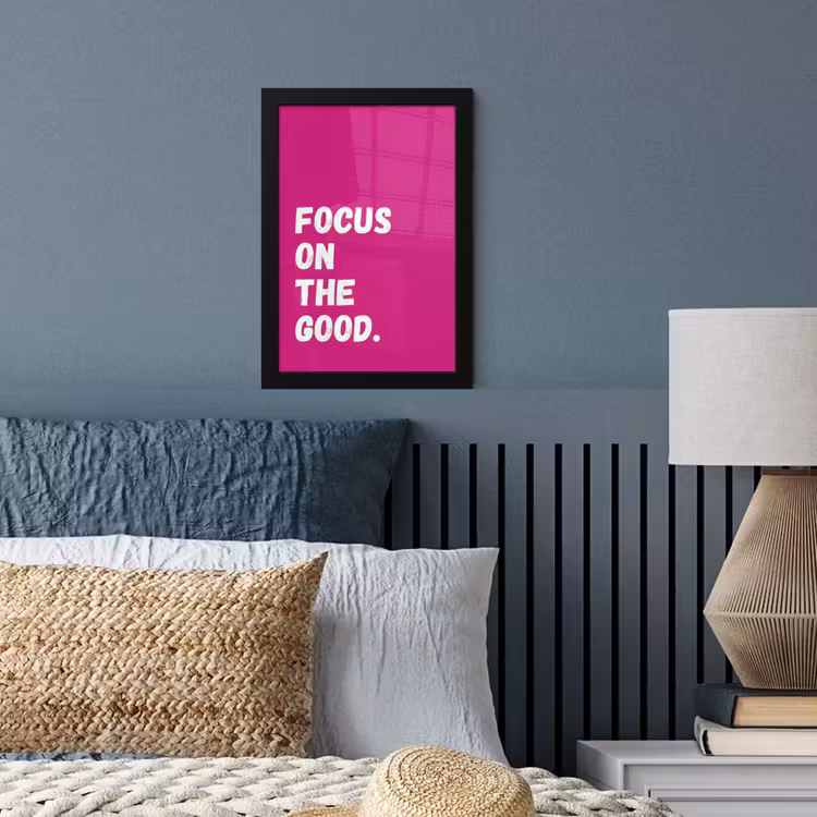 Focus on the good - Roze - Simple fotolijst zwart zonder passe partout klein -sfeer3