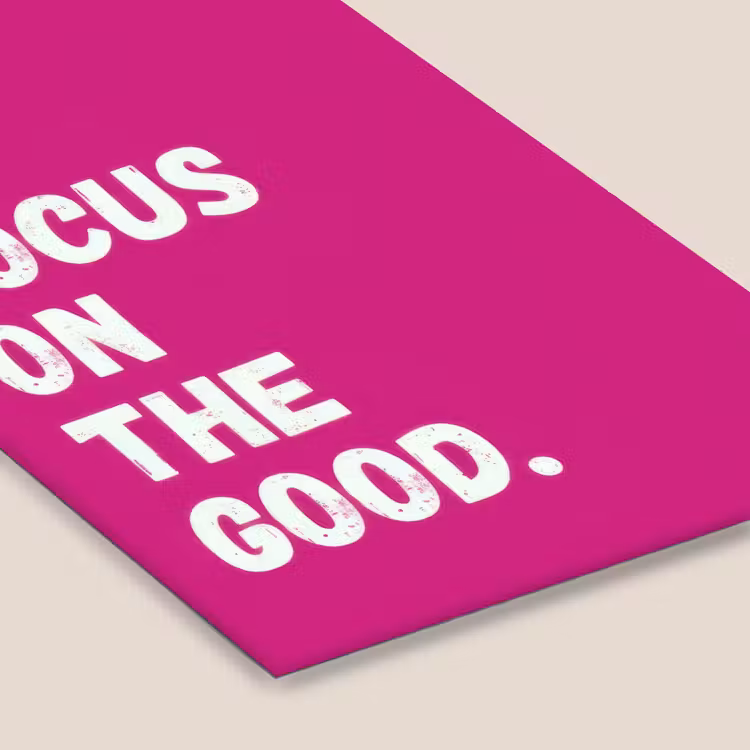 Focus on the good - Roze - Simple fotolijst zwart zonder passe partout klein -zsfeer6