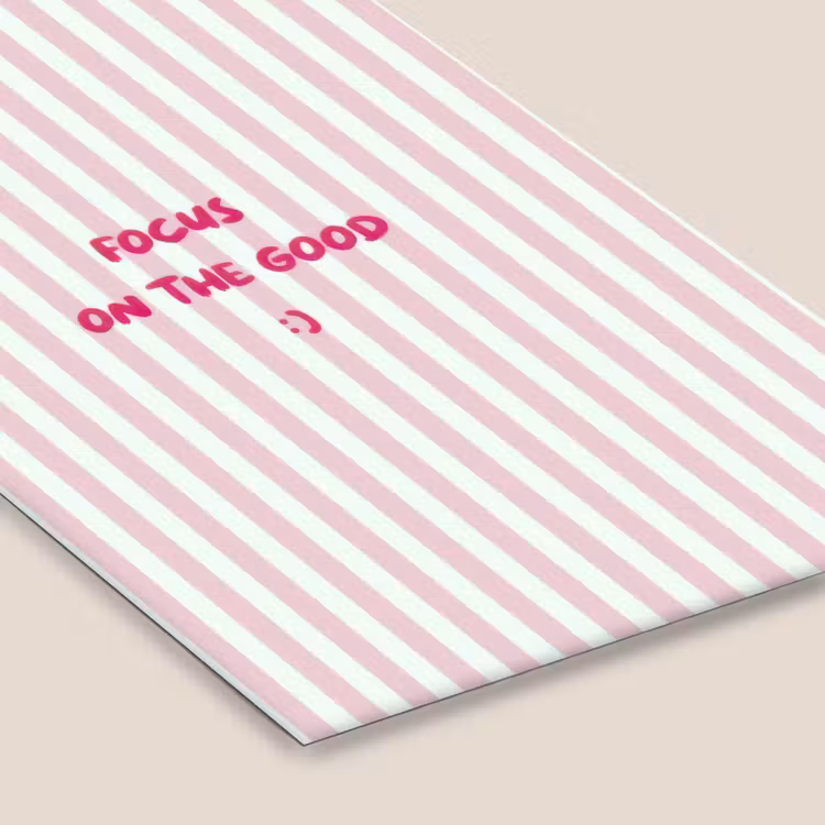 Focus on the good - Strepen - Roze - Smiley fotolijst zwart zonder passe partout klein -zsfeer6