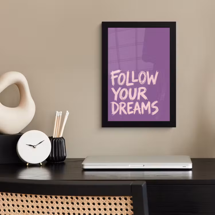 Follow your dreams - Paars - Penseeltextuur fotolijst zwart zonder passe partout klein -sfeer1