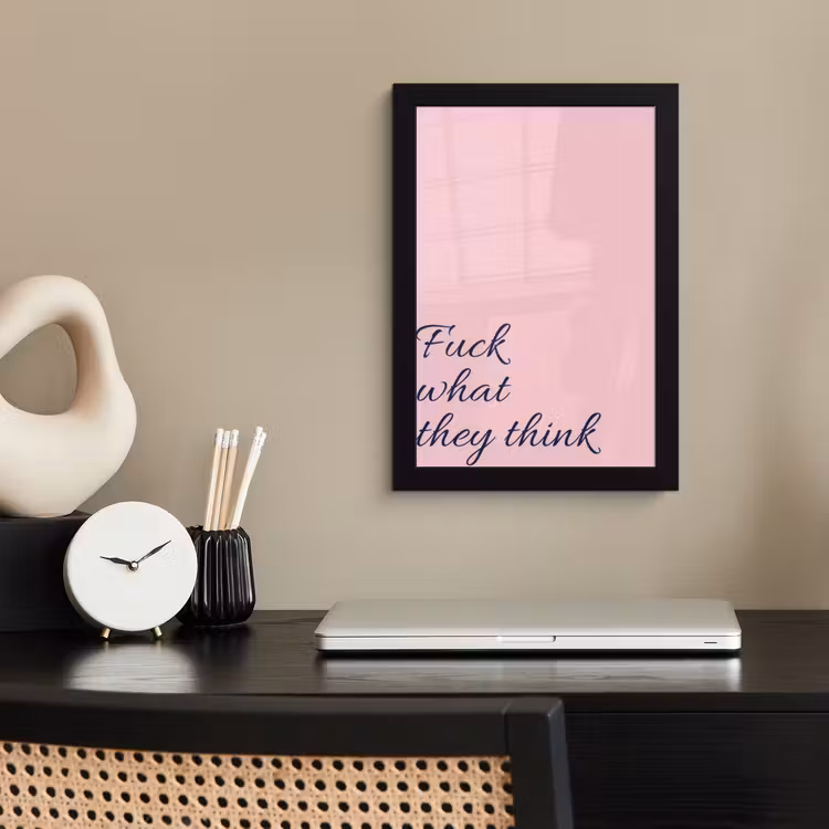 Fuck what they think - Roze - Minimalistisch fotolijst zwart zonder passe partout klein -sfeer1