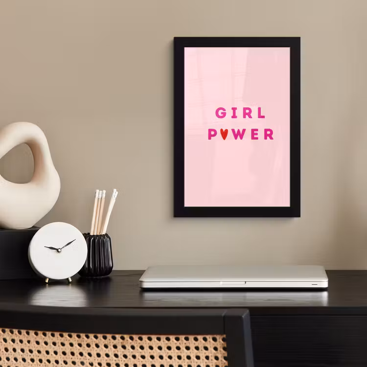 Girl power - Roze - Hartje fotolijst zwart zonder passe partout klein -sfeer1