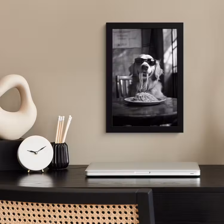 Golden Retriever - Hond - Vrolijk - Bord spaghetti - Zwart - wit fotolijst zwart zonder passe partout klein -sfeer1