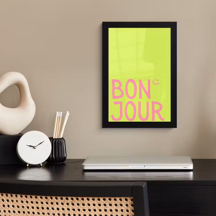 Groen - Smiley - Bonjour - Roze fotolijst zwart zonder passe partout klein -sfeer1