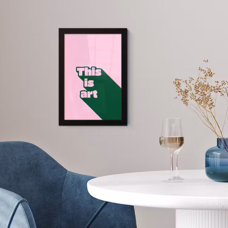 Groen - Teskt - This is art - Roze fotolijst zwart zonder passe partout klein -sfeer4