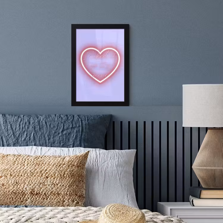 I liked it so it's mine - Neon hart - Paars fotolijst zwart zonder passe partout klein -sfeer3