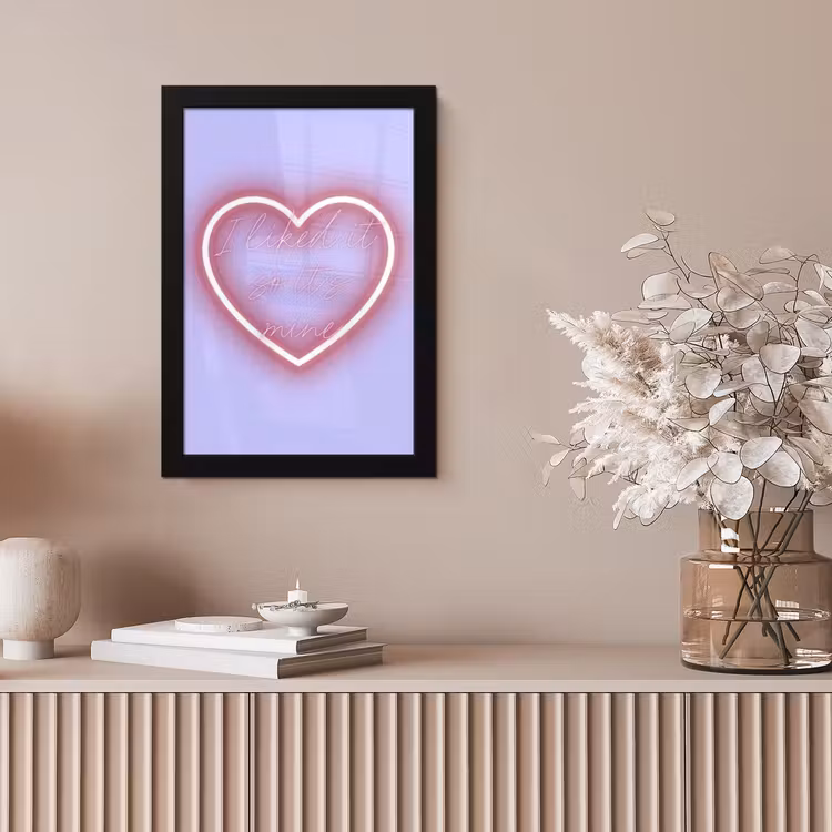 I liked it so it's mine - Neon hart - Paars fotolijst zwart zonder passe partout klein -sfeer5
