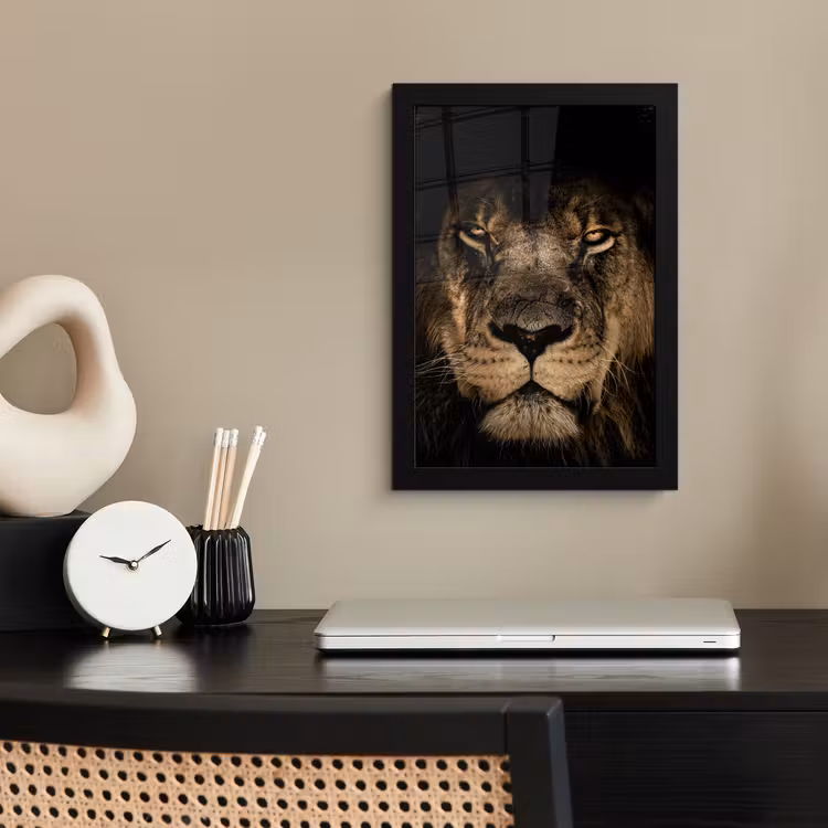 Leeuw - Dieren - Zwart - Portret fotolijst zwart zonder passe partout klein -sfeer1