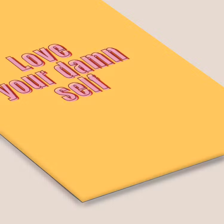 Love yourself - Roze - Geel fotolijst zwart zonder passe partout klein -zsfeer6