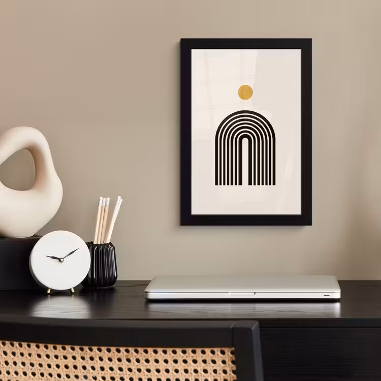 Minimalistisch - Zwarte boog - Gouden cirkel fotolijst zwart zonder passe partout klein -sfeer1