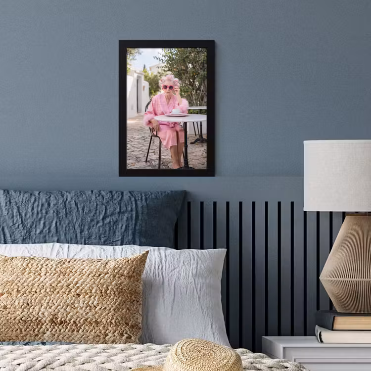 Ochtendjas - Krulspelden - Roze fotolijst zwart zonder passe partout klein -sfeer3