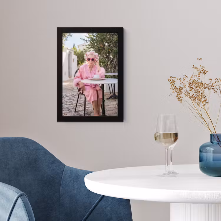 Ochtendjas - Krulspelden - Roze fotolijst zwart zonder passe partout klein -sfeer4