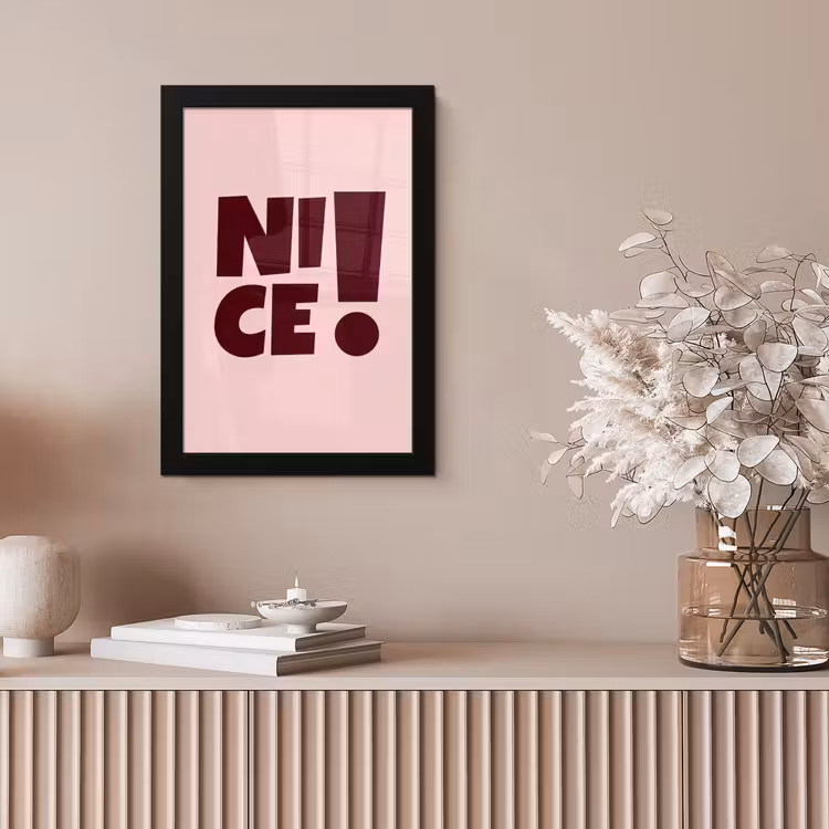 Nice - Uitroepteken - Roze fotolijst zwart zonder passe partout klein -sfeer5