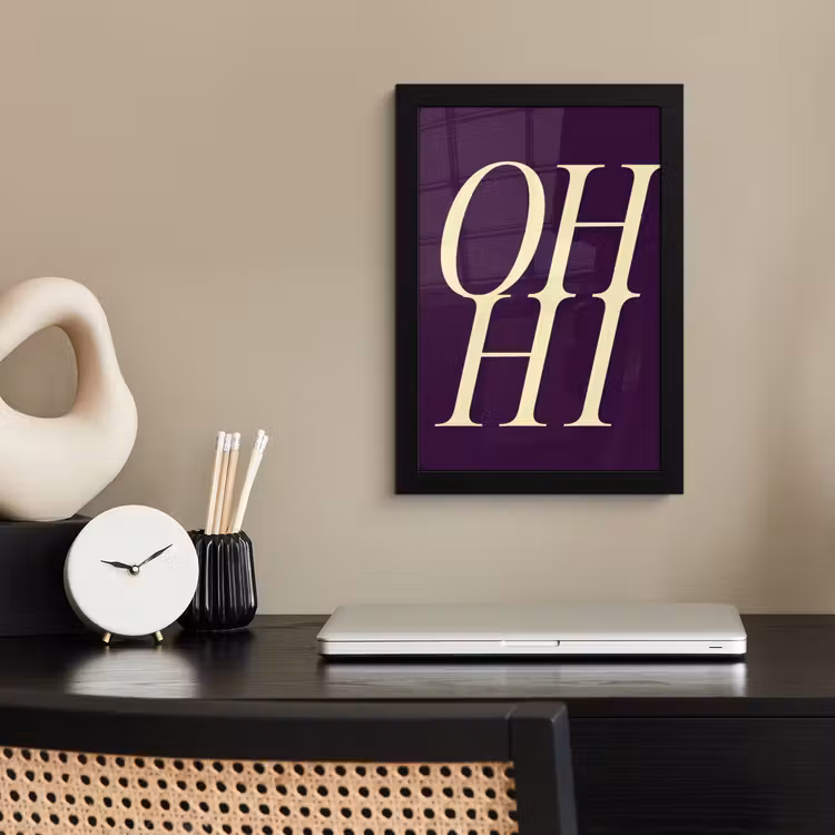 Oh hi - Paars - Minimalistisch fotolijst zwart zonder passe partout klein -sfeer1