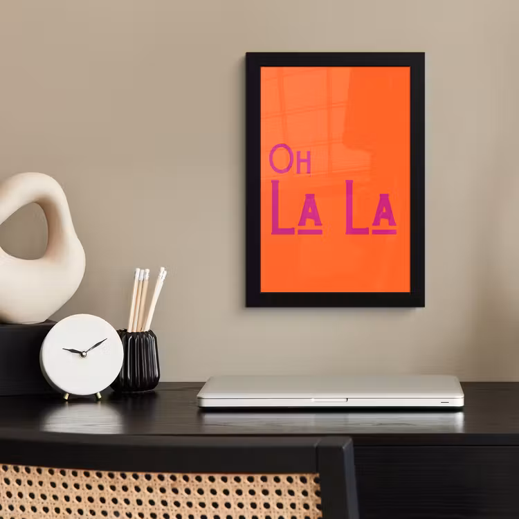 Oh la la - Oranje - Roze - Scheeflettertype fotolijst zwart zonder passe partout klein -sfeer1