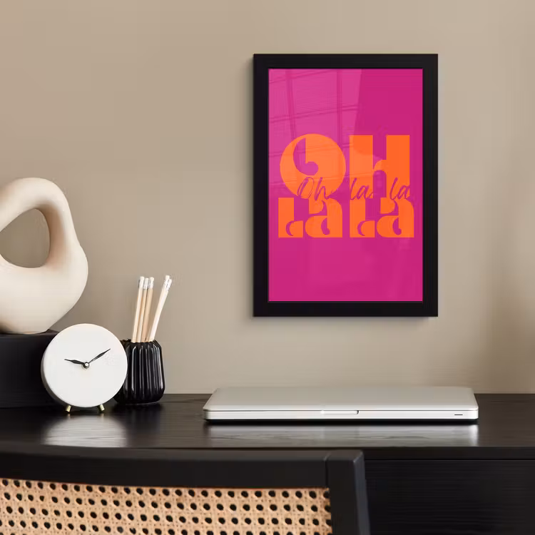 Oh la la - Roze - Oranje - Gestapelde letters fotolijst zwart zonder passe partout klein -sfeer1