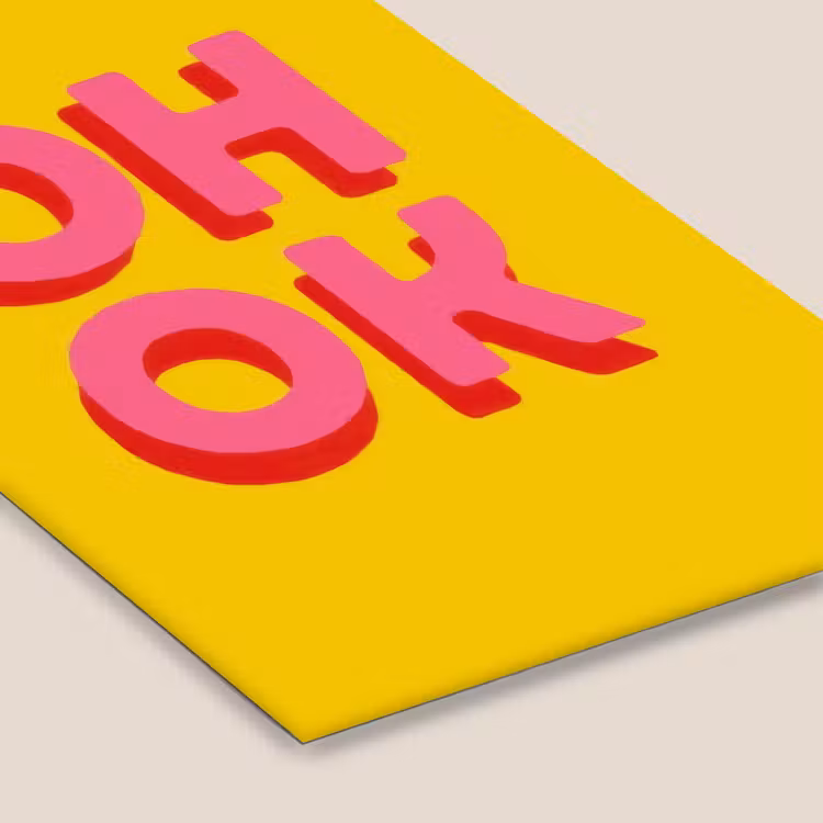 Oh ok - 3D - Geel - Roze fotolijst zwart zonder passe partout klein -zsfeer6
