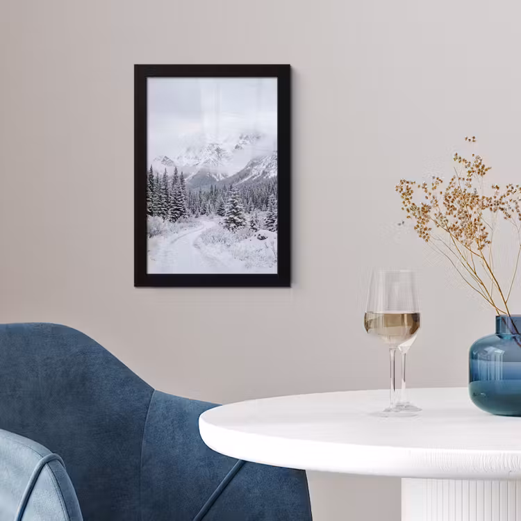 Weg - Bergen - Sneeuw - Naaldbos - Avontuurlijk fotolijst zwart zonder passe partout klein -sfeer4