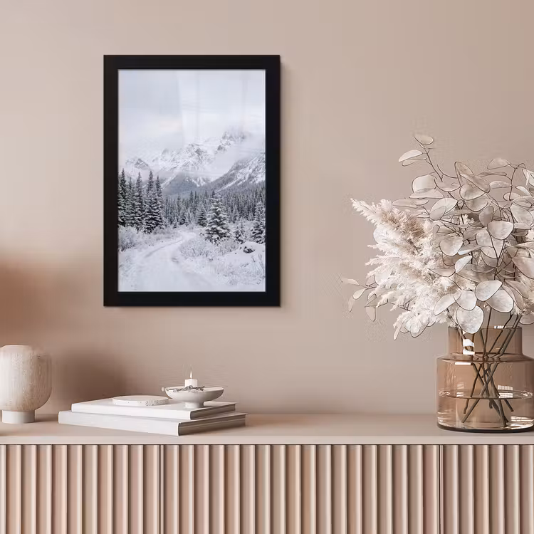 Weg - Bergen - Sneeuw - Naaldbos - Avontuurlijk fotolijst zwart zonder passe partout klein -sfeer5