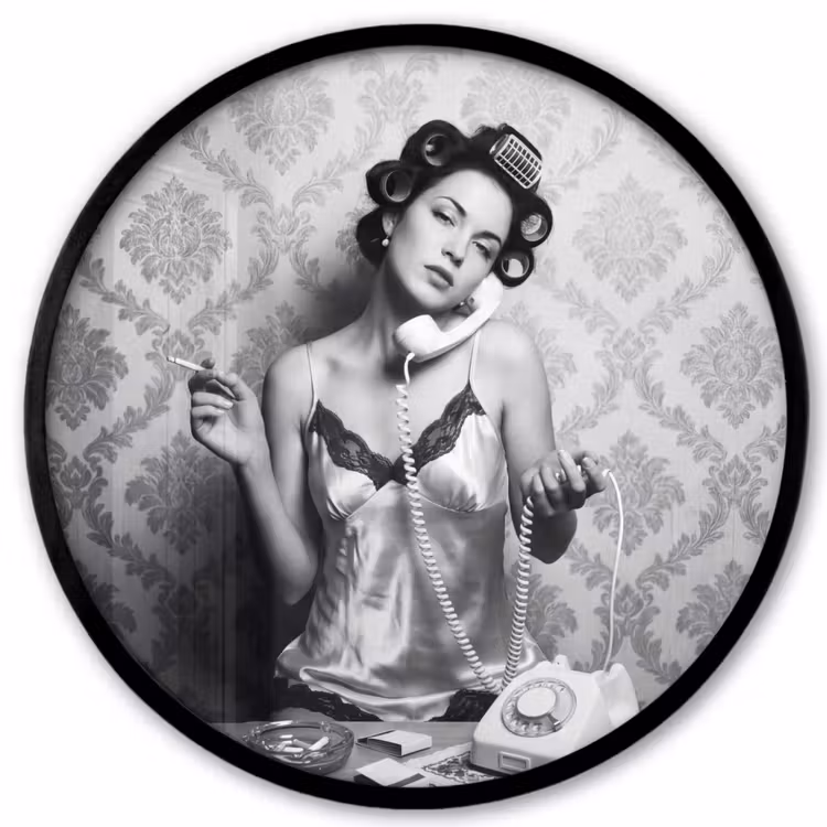 Chic - Vrouw - Zwart - Wit Fotolijst rond zonder passe partout klein -3d