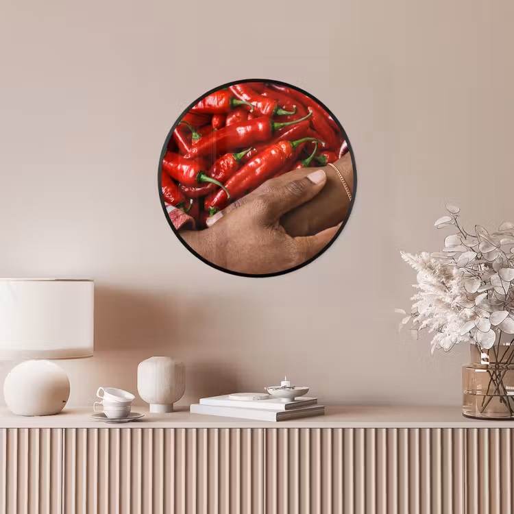 Photo Frame Round - Chili Peppers - Red - Hands - Chilipepers - Rood - Handen Fotolijst rond zonder passe partout klein