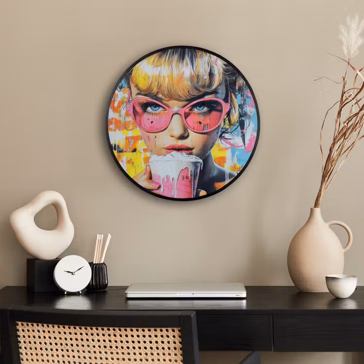 Expressief - Milkshake - Vrouw - Felle kleuren Fotolijst rond zonder passe partout klein -sfeer1