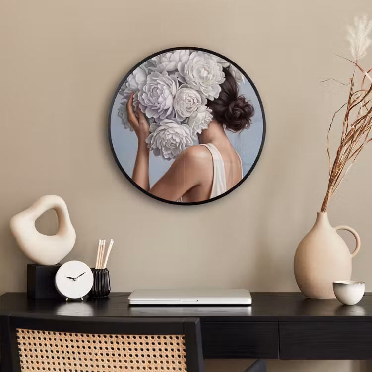 Bloemen - Vrouw - Wit Fotolijst rond zonder passe partout klein -sfeer1