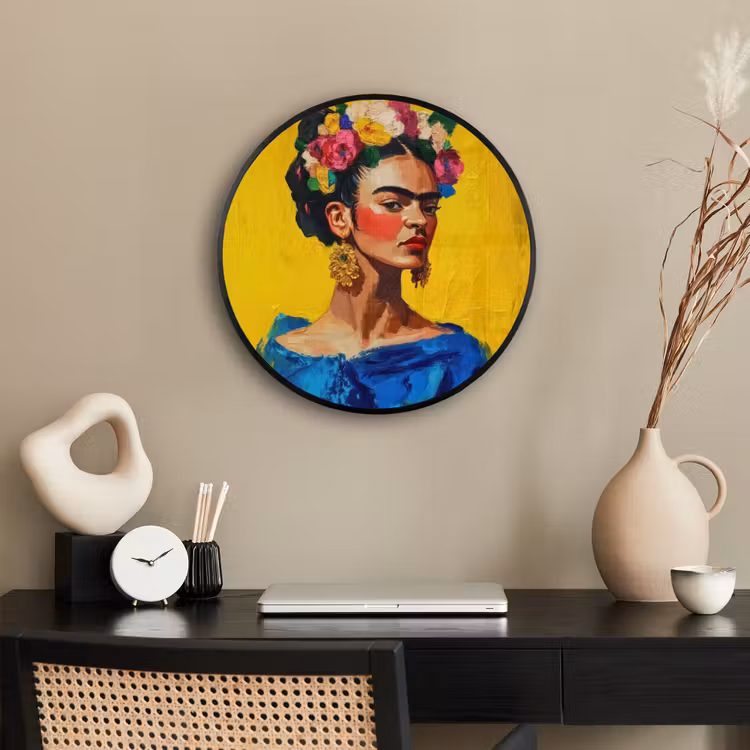 Frida Kahlo - Vrouw - Geel - Blauw - Bloemen Fotolijst rond zonder passe partout klein -sfeer1