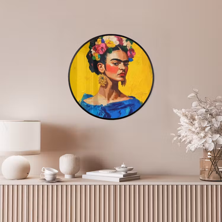 Frida Kahlo - Vrouw - Geel - Blauw - Bloemen Fotolijst rond zonder passe partout klein -sfeer3