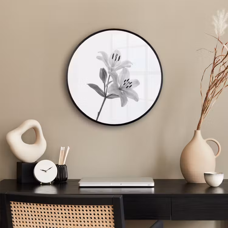 Lelies - Elegant - Zwart - Wit Fotolijst rond zonder passe partout klein -sfeer1