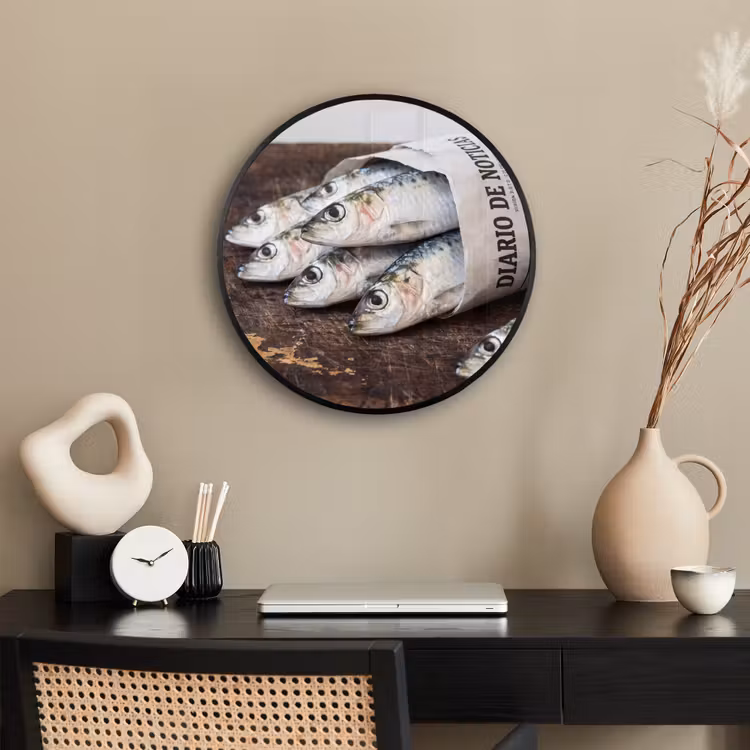 Photo Frame Round - Little Sardine - newspaper - cutting board - Sardientje - krant - snijplank Fotolijst rond zonder passe partout klein