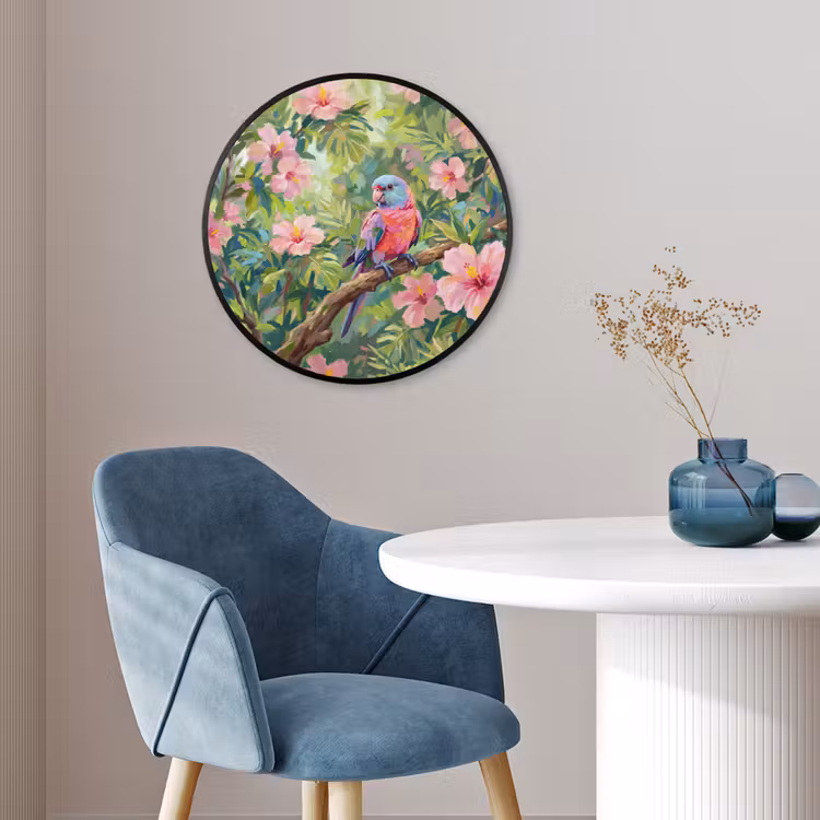 Papagaai - Hibiscusbloemen - Kleurrijk Fotolijst rond zonder passe partout klein -sfeer2