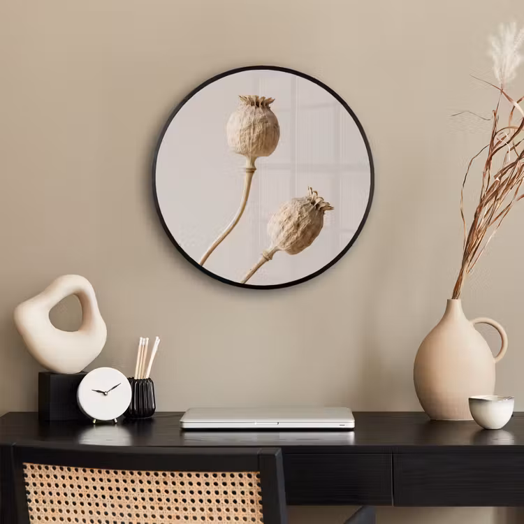 Papaverbollen - Droogbloemen - Minimalistisch - Beige - Rustig Fotolijst rond zonder passe partout klein -sfeer1