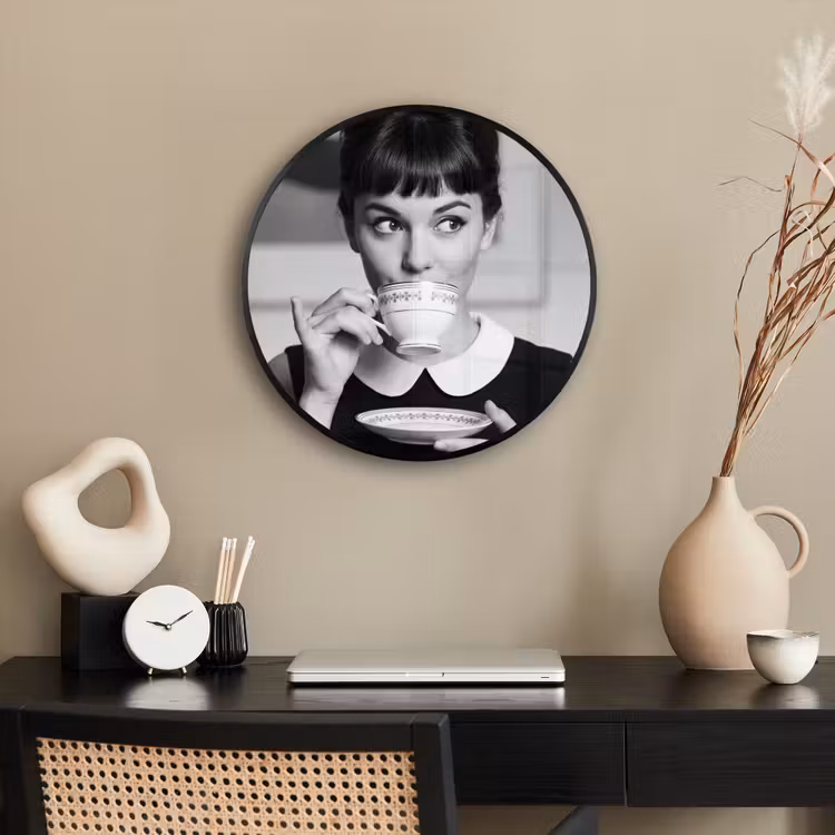 Portret - Thee - Vrouw Fotolijst rond zonder passe partout klein -sfeer1