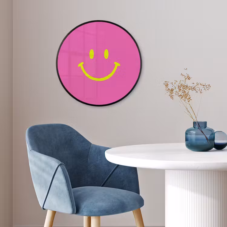 Smiley - Vrolijk - Roze Fotolijst rond zonder passe partout klein -sfeer2