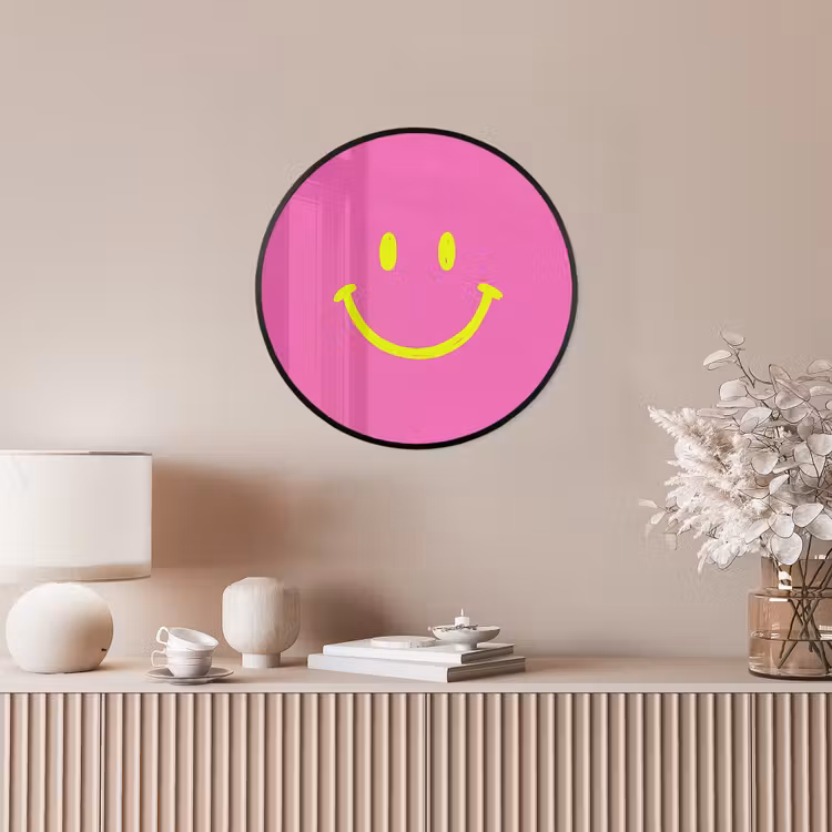 Smiley - Vrolijk - Roze Fotolijst rond zonder passe partout klein -sfeer3
